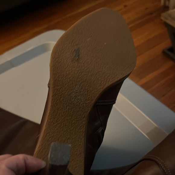 Coach Leather Boots- Barely worn! Only once inside and unfortunately didn’t fit - Picture 4 of 6